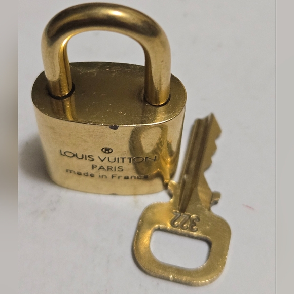 Louis vuitton Lock and key 300's Series - Picture 11 of 16
